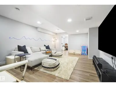 Photo 1 of 22359 93 AV NW