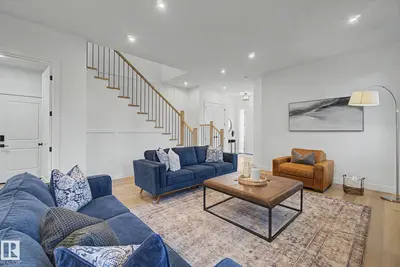 Photo 2 of 14711 88 AV NW