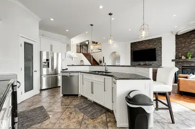 Photo 2 of 282 OZERNA RD NW