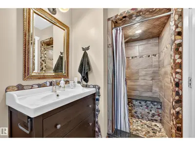 Photo 1 of 208 1 AV