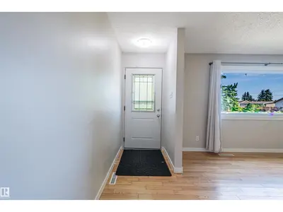 Photo 4 of 5207 103 AV NW