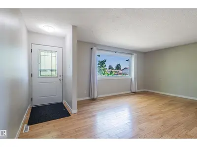 Photo 3 of 5207 103 AV NW