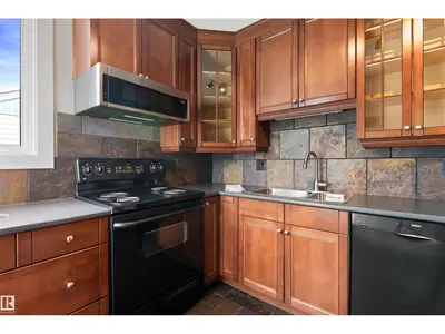 Photo 3 of 11623 123 ST NW