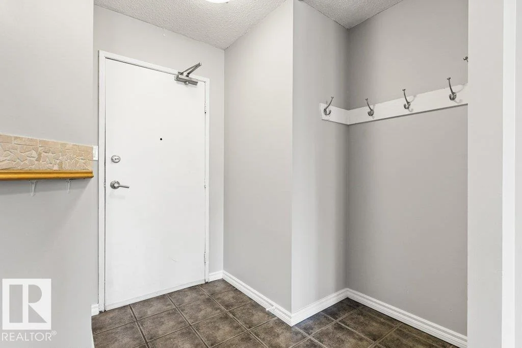 #303 10045 117 ST NW, Edmonton