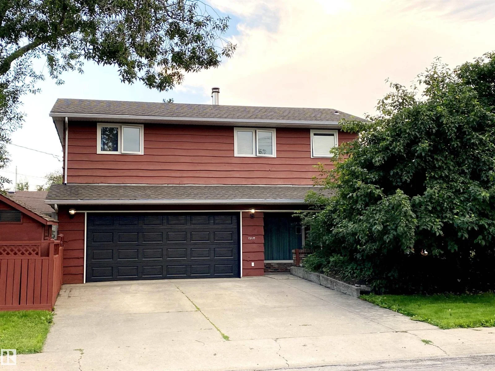 12137 50 ST NW, Edmonton