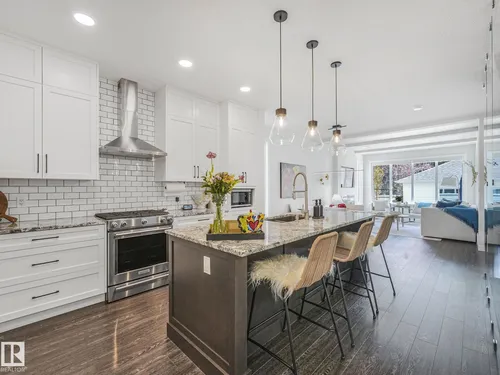 10221 135 ST NW