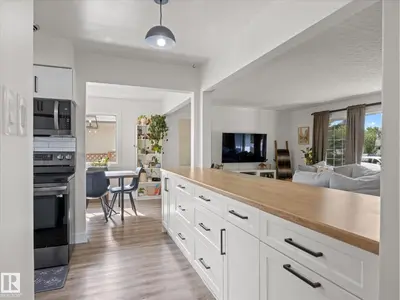 Photo 2 of 8905 157 ST NW