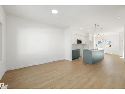 Photo 3 of 20711 43 AV NW