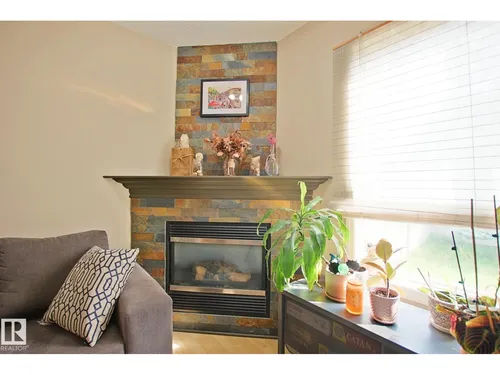 #42 4350 23 ST NW
