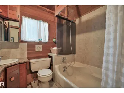 Photo 2 of 10524 75 AV NW