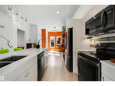 Photo 3 of 11215 87 ST NW