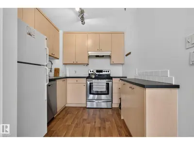Photo 4 of 9503 180A ST NW