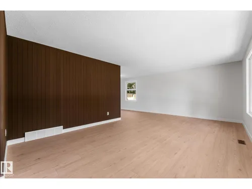 44 Arlington DR