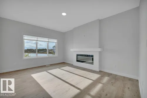 18643 19 AV NW