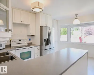 Photo 2 of 3911 117 ST NW