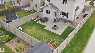 Photo 3 of 1564 36 AV NW