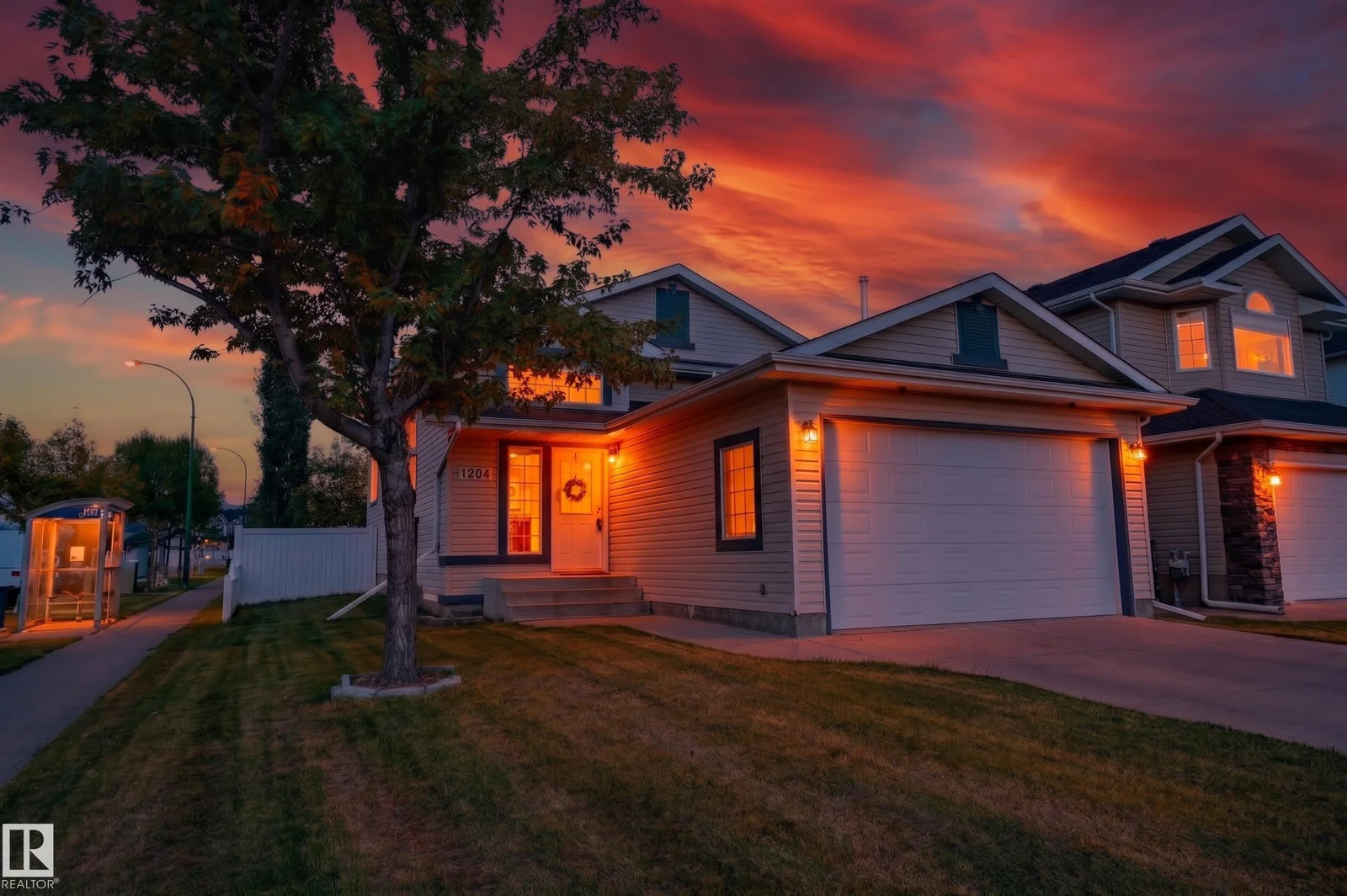 1204 KLARVATTEN CT NW, Edmonton
