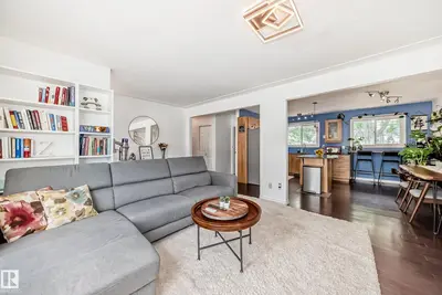 Photo 2 of 10419 52 AV NW