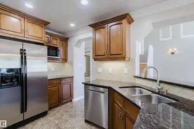 Photo 4 of 11616 174 AV NW