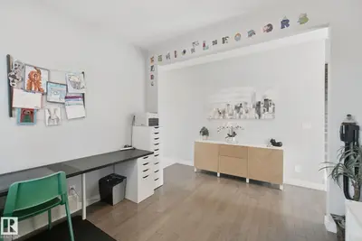 Photo 2 of 129 RIDEAU CR