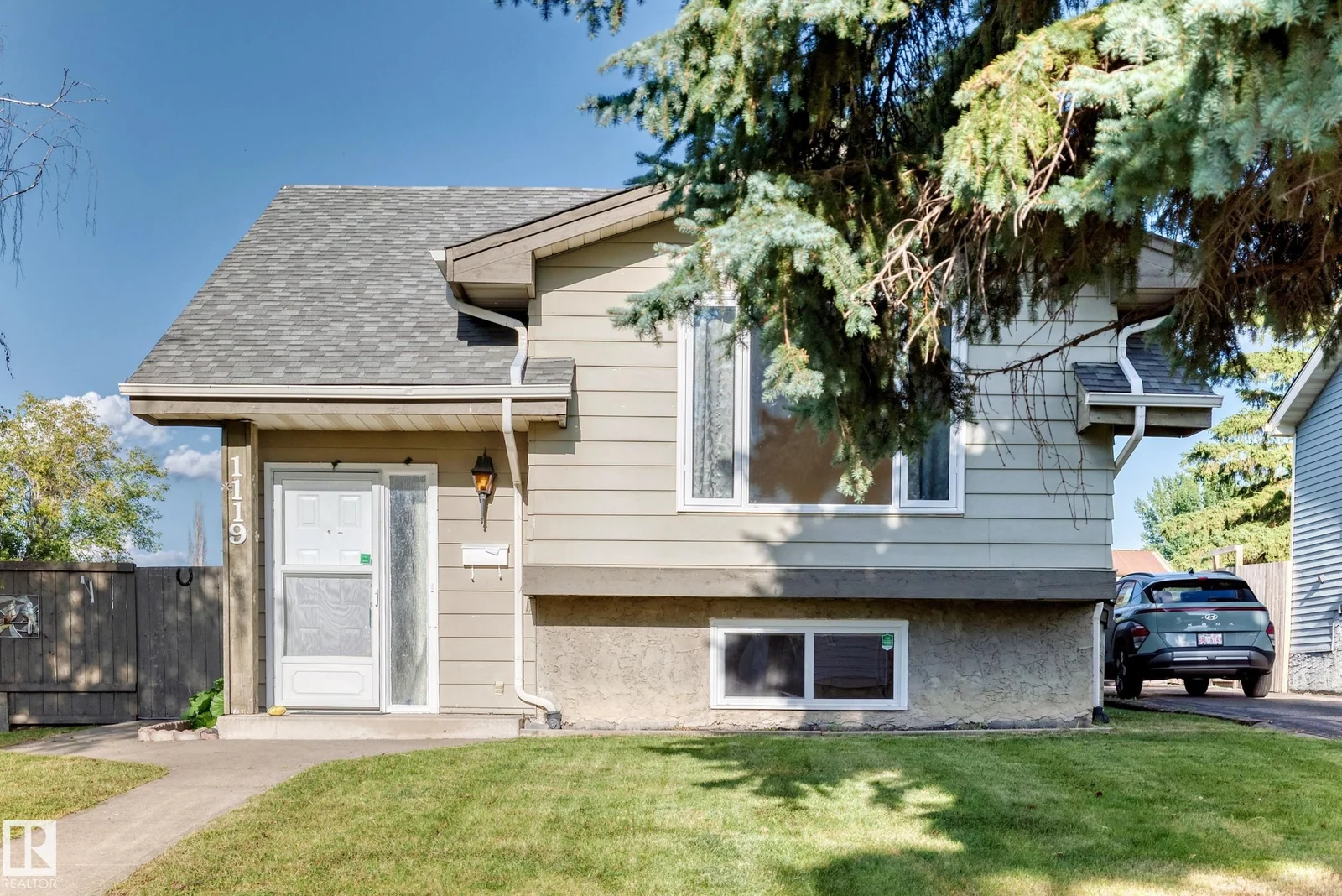 1119 38 ST NW, Edmonton