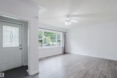 Photo 2 of 11934 87 ST NW