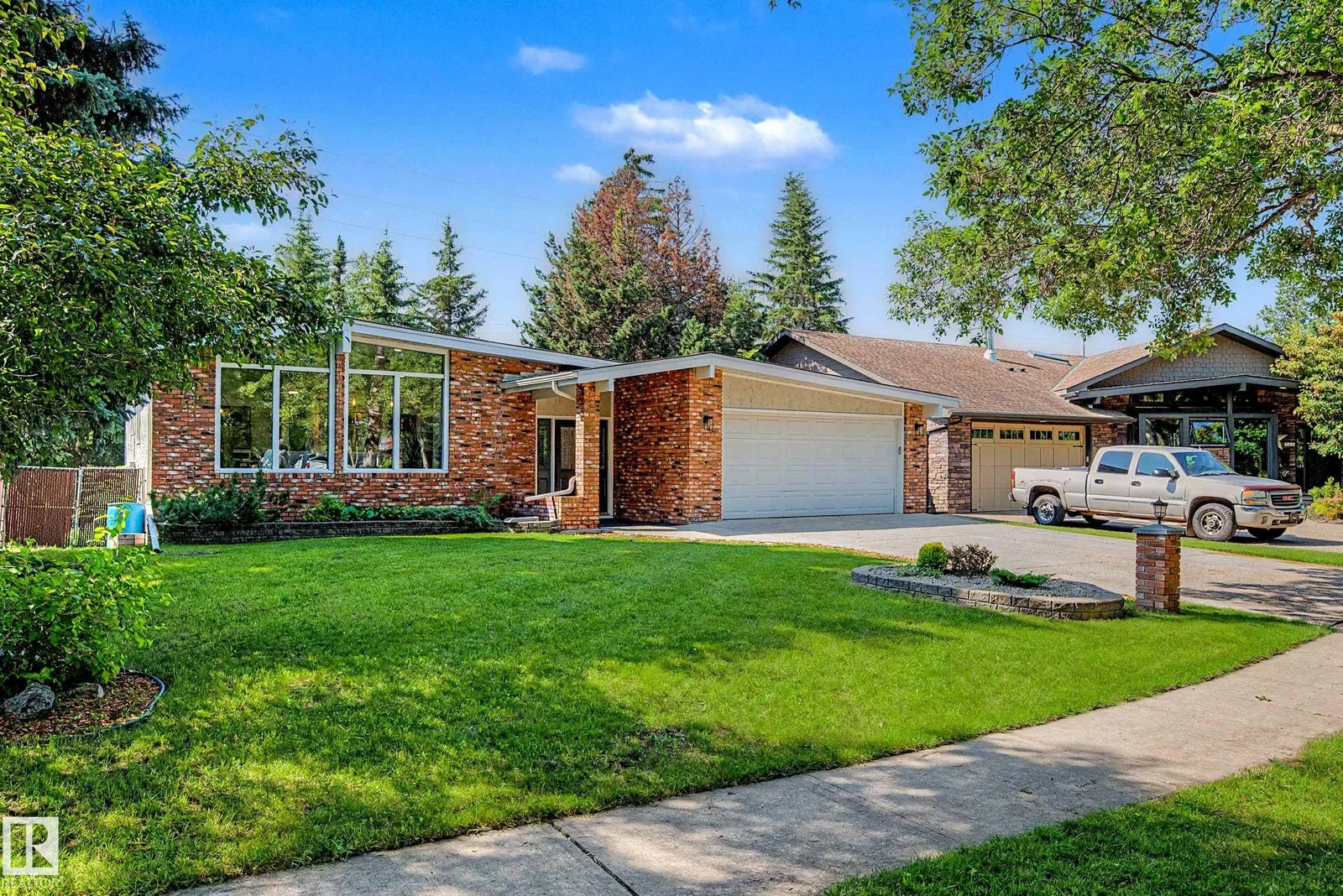 102 GOODRIDGE DR, St. Albert