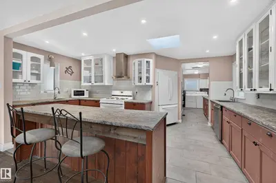 Photo 4 of 11603 72 AV NW