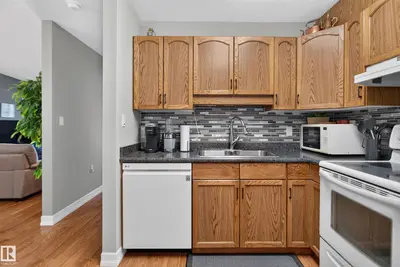 Photo 2 of #403 15503 106 ST NW
