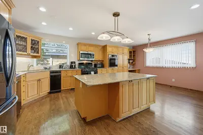 Photo 2 of 13908 89A AV NW