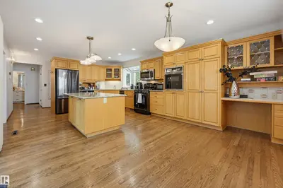 Photo 3 of 13908 89A AV NW
