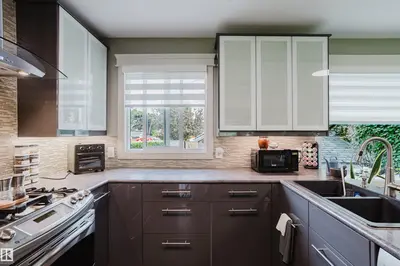Photo 4 of 14814 104 AV NW