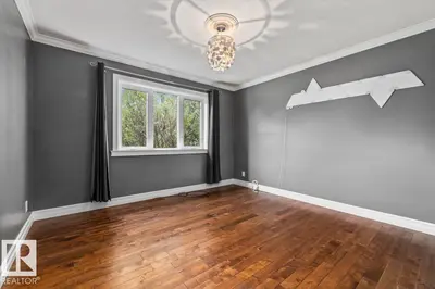 Photo 4 of 10994 165 ST NW