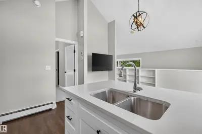 Photo 2 of 11212 75 AV NW