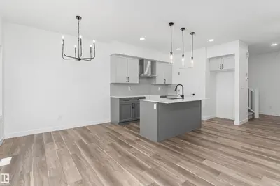 Photo 4 of 21143 21 AV NW