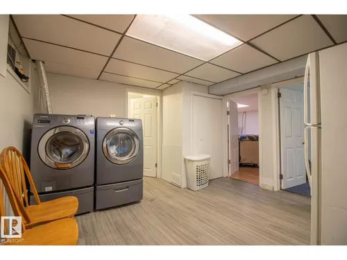 15922 92 AV NW