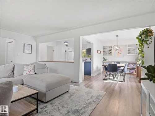 8905 157 ST NW