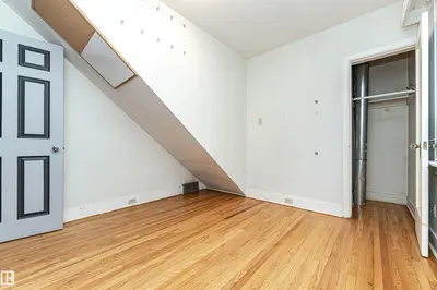 Photo 4 of 10930 80 AV NW