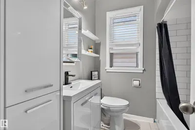 Photo 2 of 11406 83 ST NW