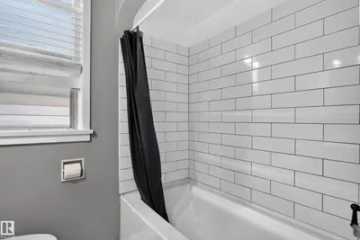 Photo 4 of 11406 83 ST NW