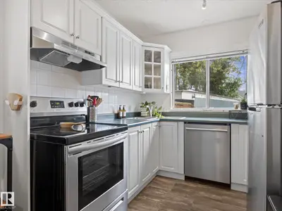 Photo 4 of 13507 110A AV NW