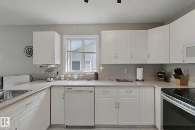 Photo 3 of 29 HIGHLAND CR