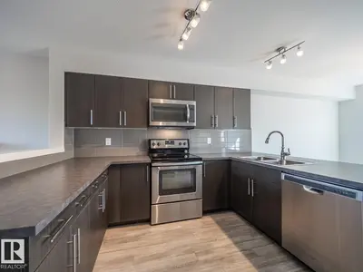 Photo 4 of 2211 16 AV NW