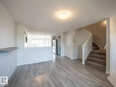 Photo 2 of 2211 16 AV NW