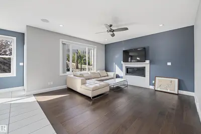 Photo 4 of 17355 11 AV SW SW
