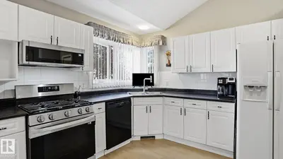 Photo 4 of 11249 12 AV NW