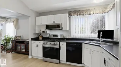 Photo 3 of 11249 12 AV NW