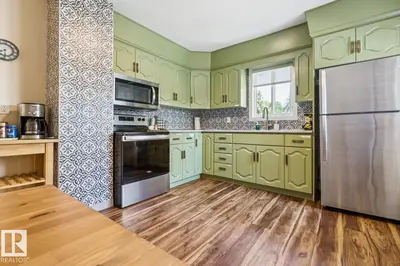 Photo 3 of 11625 83 ST NW