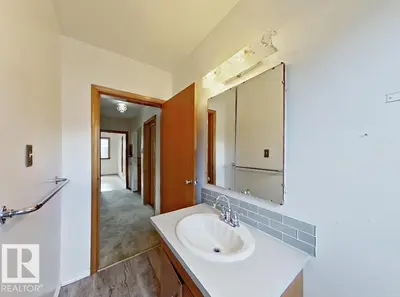 Photo 3 of 10509 77 ST NW