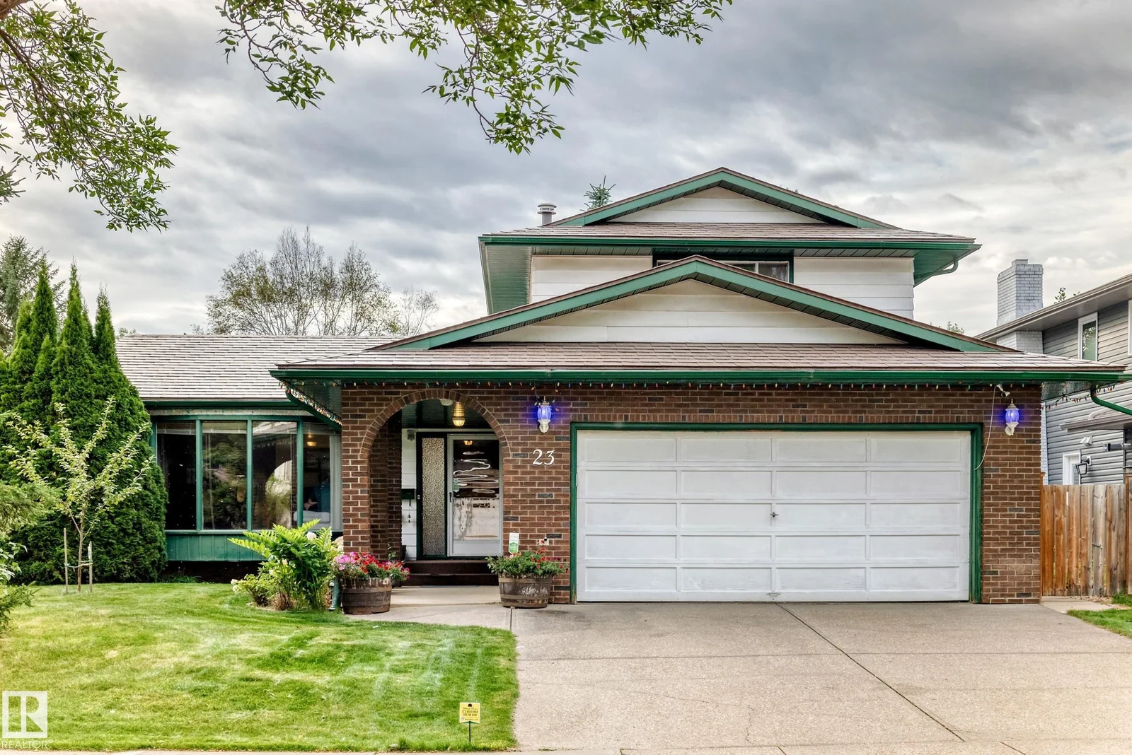 23 WOODLANDS RD, St. Albert
